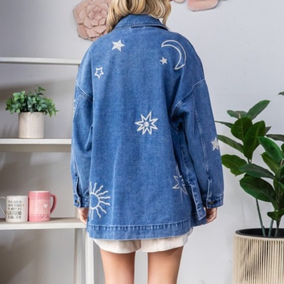Veveret Medium Wash Sun Star Moon Embroidered Denim Jean Jacket - Picture 7 of 8